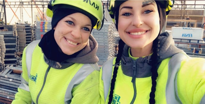 Ställningsmontörer - Emma och Felicia